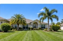 Manicured Florida front lawn with clean mulch beds and sharp edging